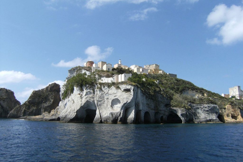 Ponza - Welcome Charter - Boat and yacht charter - noleggio di yacht e barche