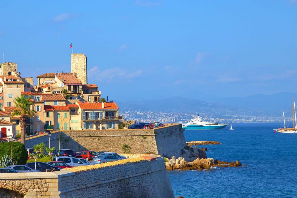Antibes - Welcome Charter - Boat and yacht charter - noleggio di yacht e barche